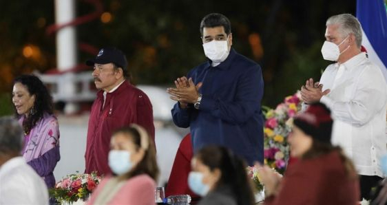 Daniel Ortega, en su toma de posesión como presidente de Nicaragua, con Rosario Murillo, Nicolás Maduro y Miguel Díaz-Canel, el 10 de enero de 2022. EFE/PRENSA MIRAFLORES