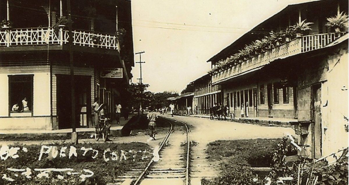 El centro de Puerto Cortés, atravesado por las vías de ferrocarril. CORTESÍA LUIS HUMBERTO FIGUEROA