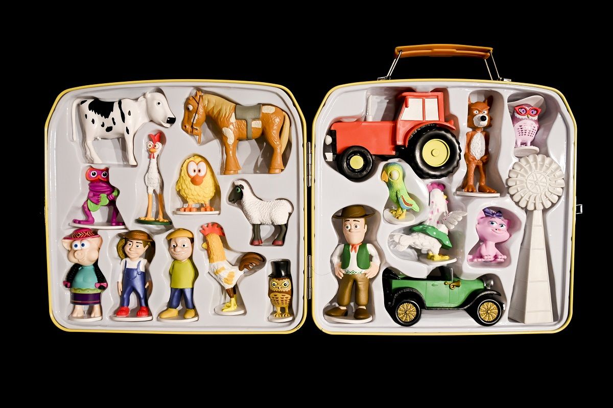 Maletín con figuras de los personajes de 'La Granja de Zenón'. LEO VACA Maletín con figuras de los personajes de 'La Granja de Zenón'. LEO VACA