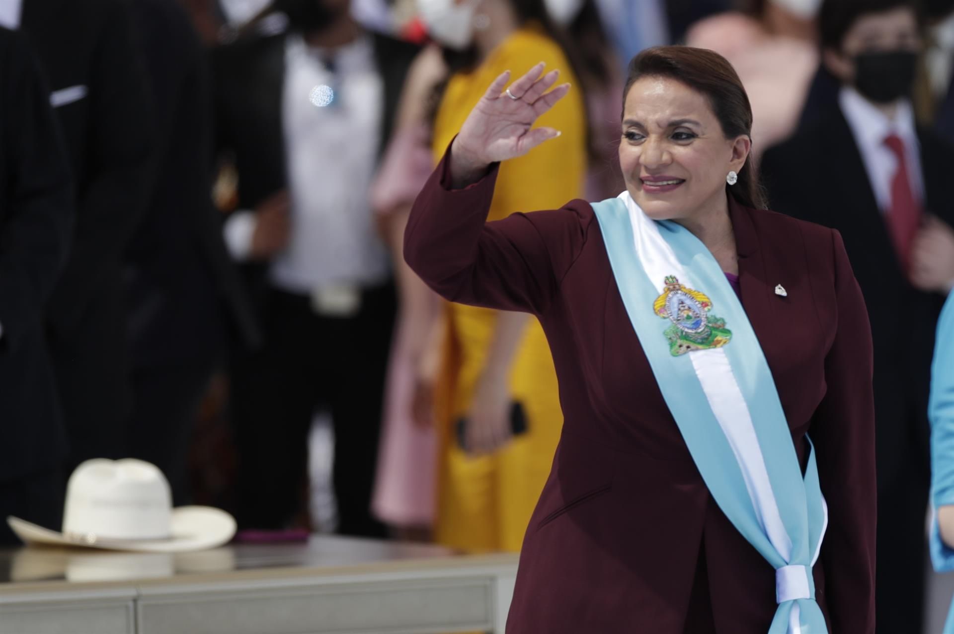 La presidenta de Honduras, Xiomara Castro, en el acto de investidura celebrado en el Estadio Nacional de Tegucigalpa, el 27 de enero de 2022. EFE/BIENVENIDO VELASCO