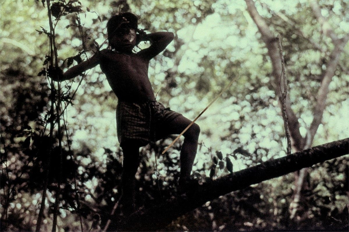 Fotografía de un niño indígena del libro 'Mato Grosso', de Raquel Bravo. CORTESÍA