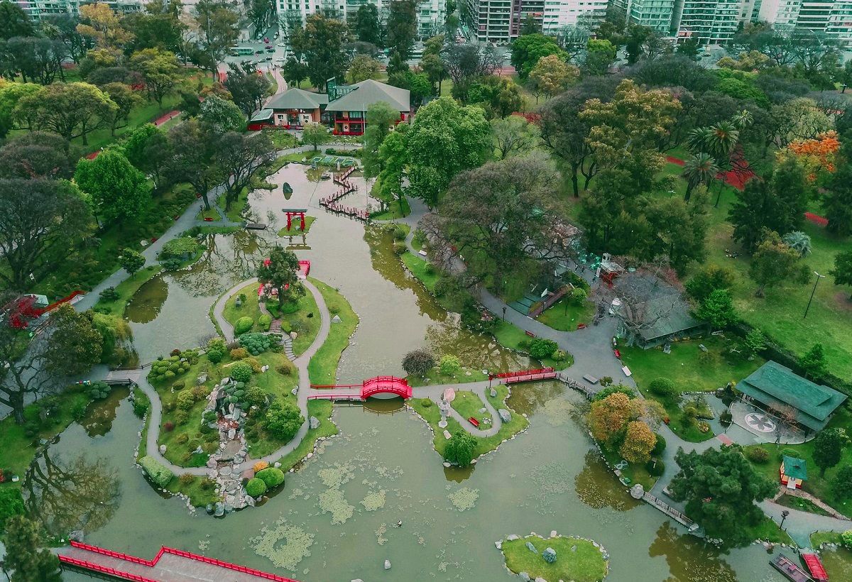 Vista aérea del Jardín Japonés de Buenos Aires, una isla nipona en la capital argentina. UNSPLASH/JAVIER SAINT JEAN