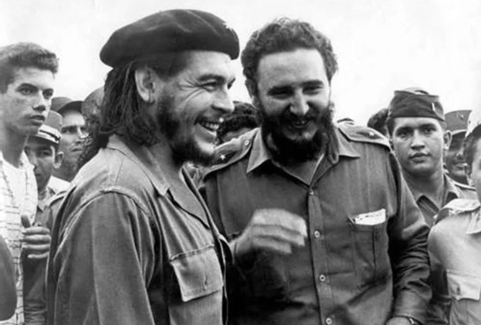 El Che Guevara y Fidel Castro, líderes de la Revolución cubana. ARCHIVO
