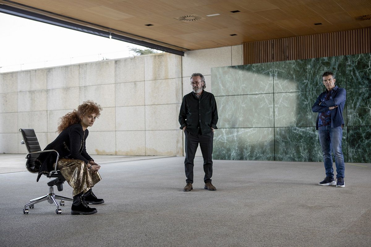 Penélope Cruz, Oscar Martínez y Antonio Banderas, en la película 'Competencia oficial', de Mariano Cohn y Gastón Duprat. MANOLO PAVÓN