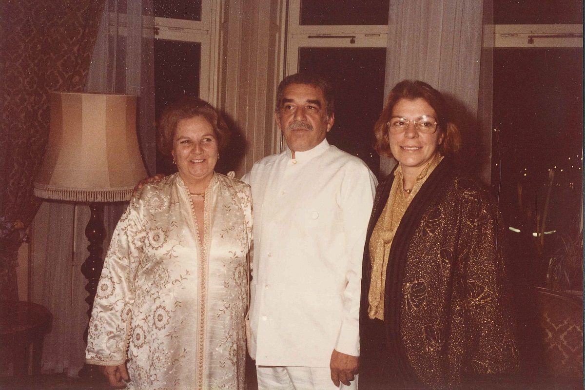 Carmen Balcells, con Gabriel García Márquez y Magdalena Oliver, en 1982, tras la concesión del Nobel al escritor colombiano. DEBATE