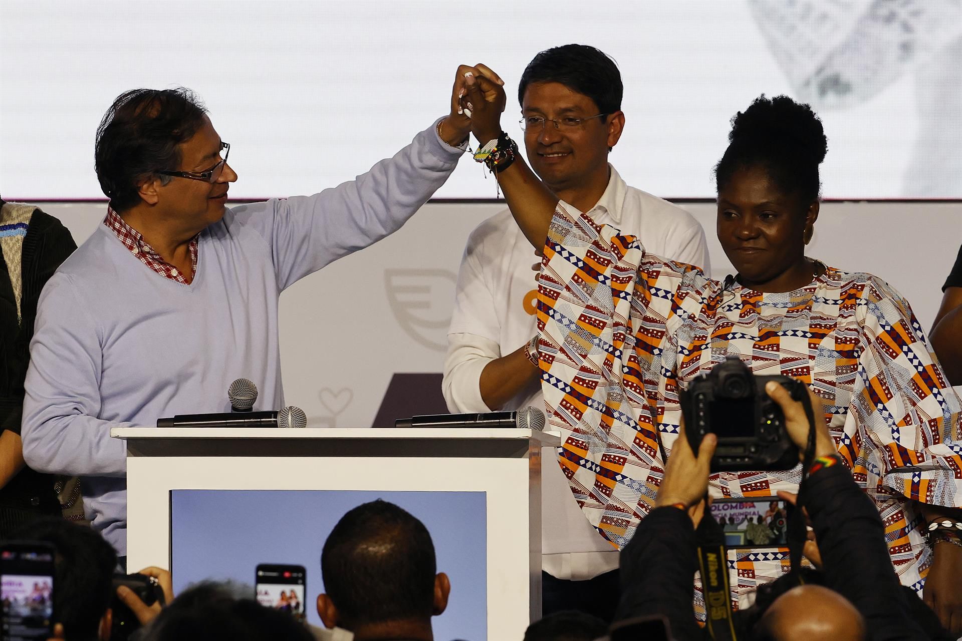 Gustavo Petro y Francia Márquez, celebrando la victoria del Pacto Histórico en las elecciones en Colombia, en Bogotá, el 13 de marzo de 2022. EFE/MAURICIO DUEÑAS CASTAÑEDA