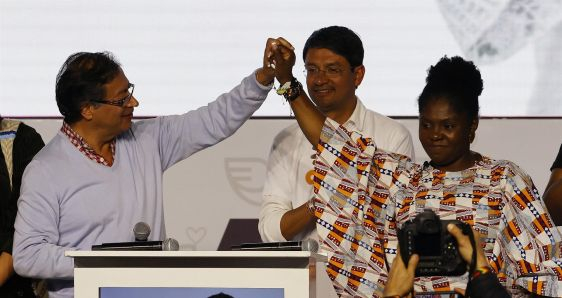 Gustavo Petro y Francia Márquez, celebrando la victoria del Pacto Histórico en las elecciones en Colombia, en Bogotá, el 13 de marzo de 2022. EFE/MAURICIO DUEÑAS CASTAÑEDA