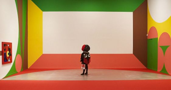 La instalación 'Fantástico interior', de la artista argentina Ad Minoliti. LA CASA ENCENDIDA/BEGO SOLÍS