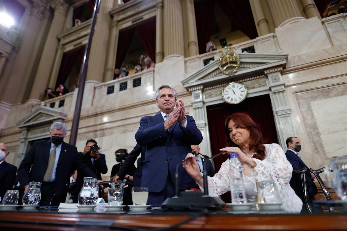 El presidente de Argentina, Alberto Fernández, junto a la vicepresidenta Cristina Fernández de Kirchner. EFE/JUAN IGNACIO RONCORONI El presidente de Argentina, Alberto Fernández, junto a la vicepresidenta Cristina Fernández de Kirchner. EFE/JUAN IGNACIO RONCORONI