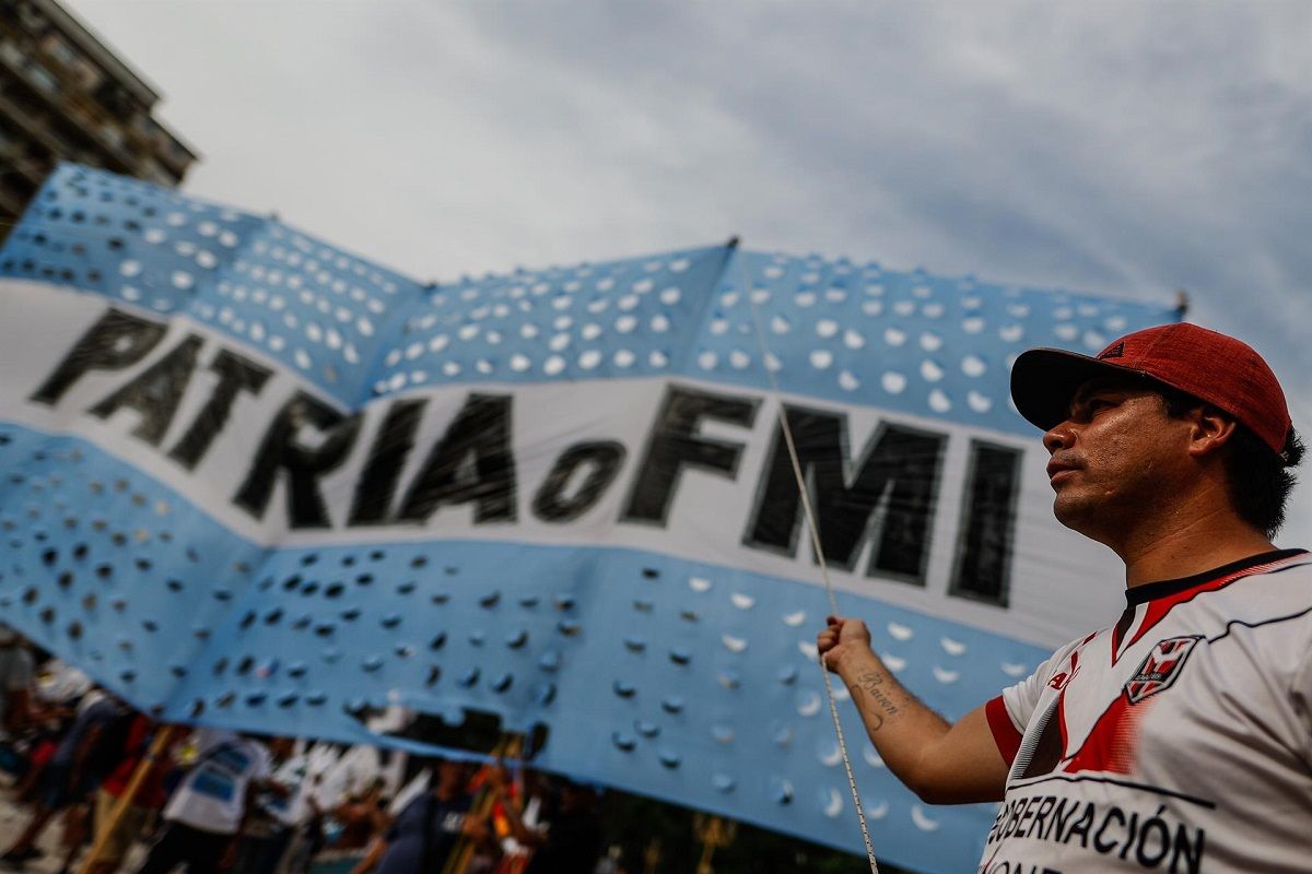 Protesta en Buenos Aires contra el acuerdo del FMI y Argentina, el 17 de marzo de 2022. EFE/JUAN IGNACIO RONCORONI