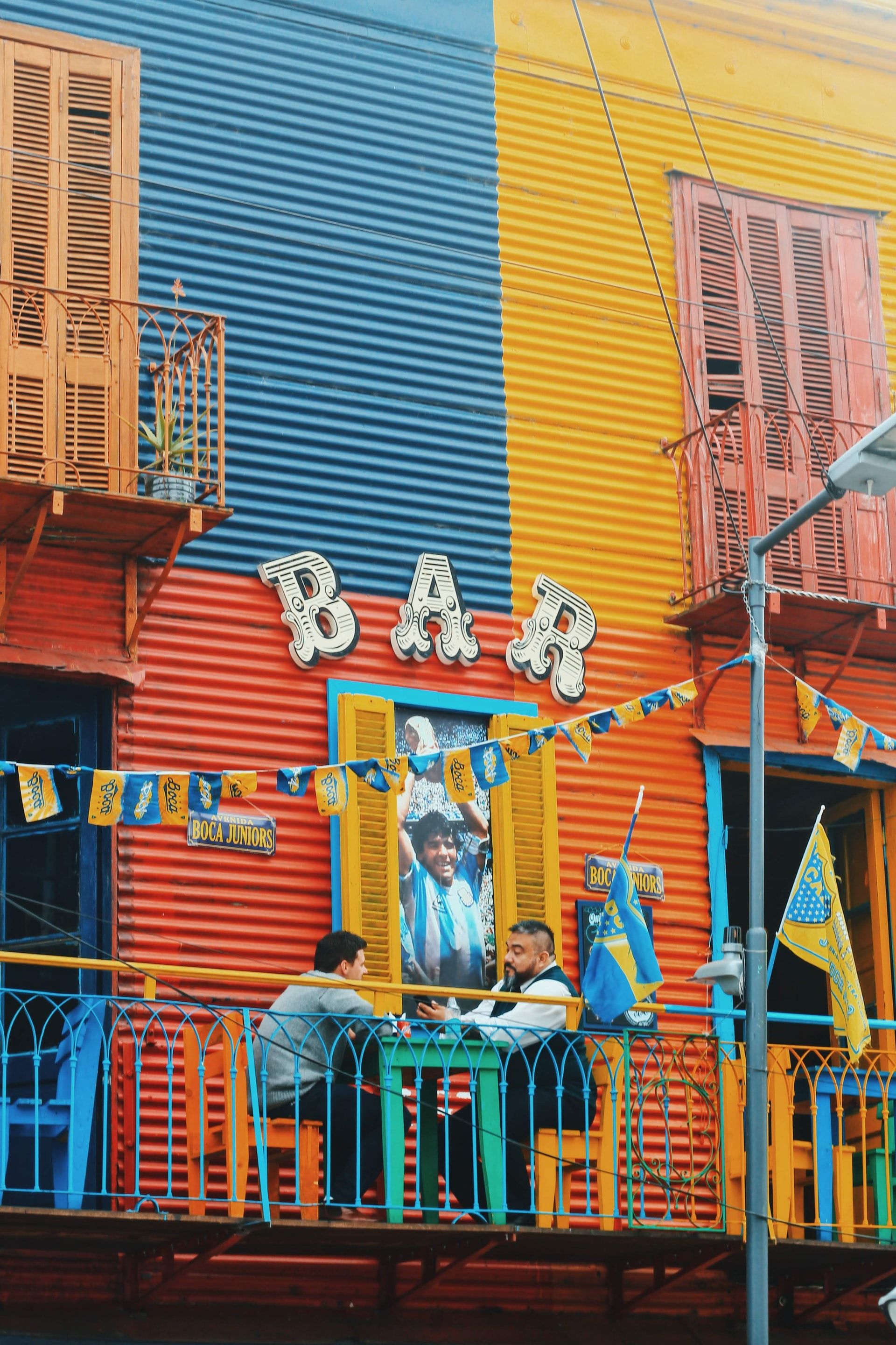 Bar situado en el barrio de La Boca, en la ciudad de Buenos Aires. UNSPLASH/ NATHANA REBOUÇAS