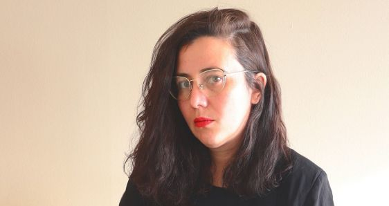 La escritora argentina Ana Llurba, autora de la novela ‘Hemoderivadas’. ISRAEL TERRÓN HOTZEIMER