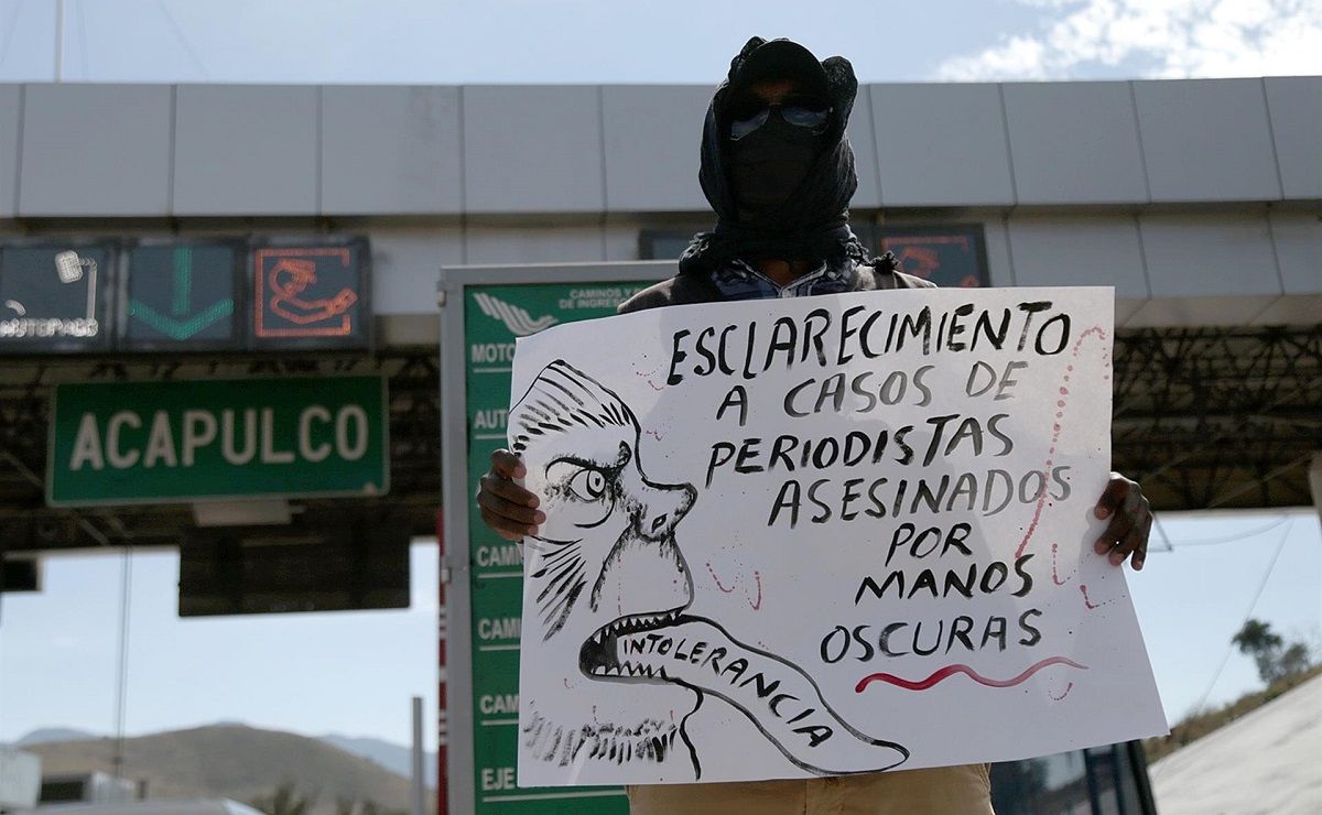 Protesta contra los asesinatos de periodistas en México, en Chilpancingo, el 24 de enero de 2022. EFE/JOSE LUIS DE LA CRUZ
