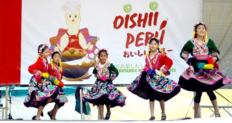 Bailarinas del grupo de Danzas del Perú Moka, en el festival Oishi Perú, en Tokio. CORTESÍA