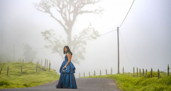 La actriz costarricense Wendy Chinchilla, en una escena de la película 'Clara Sola', dirigida por la cineasta Nathalie Álvarez Mesen. HOBAB