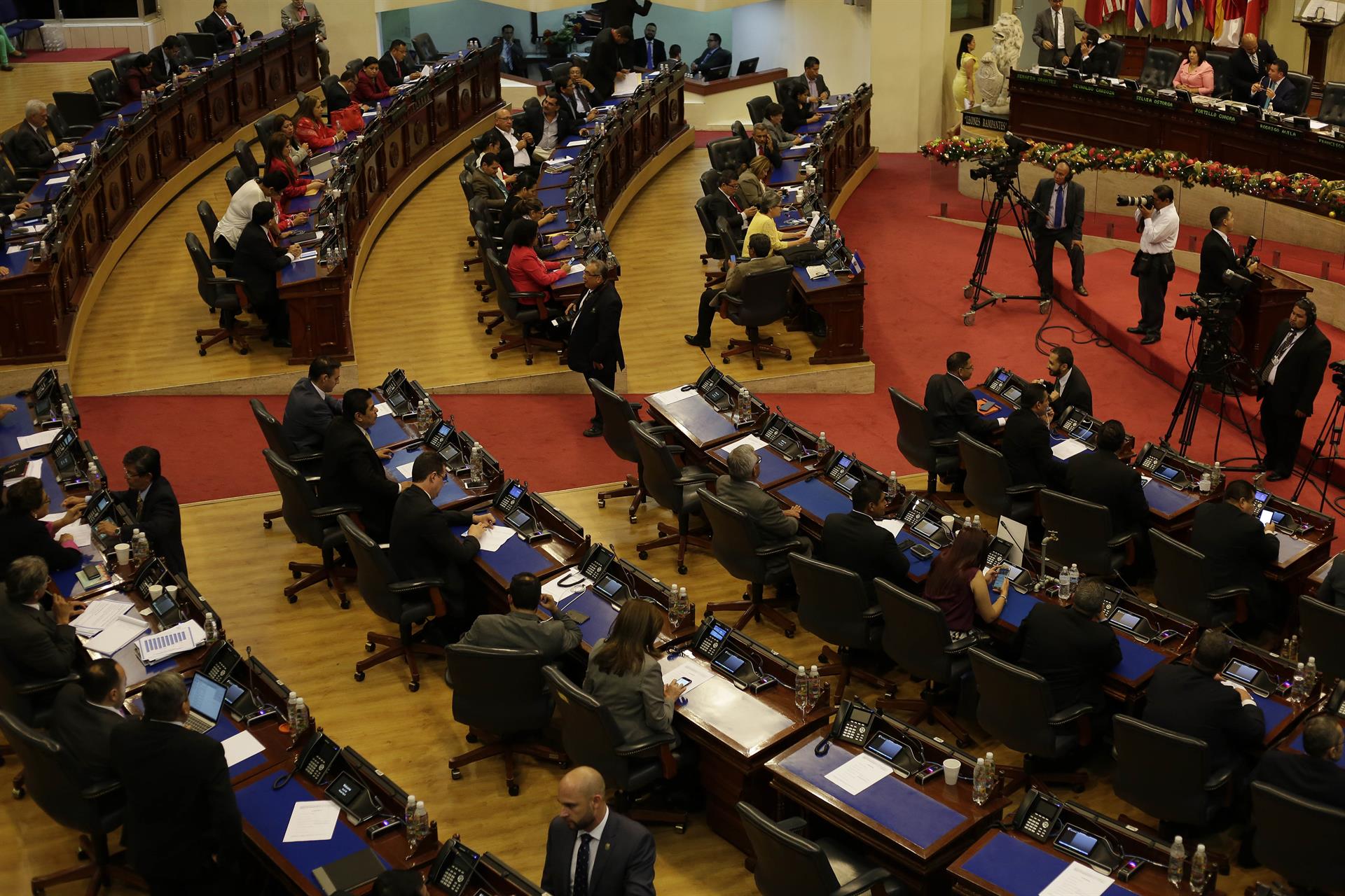 El Congreso de El Salvador, que ha aprobado la prórroga del régimen de excepción en el país. EFE/RODRIGO SURA
