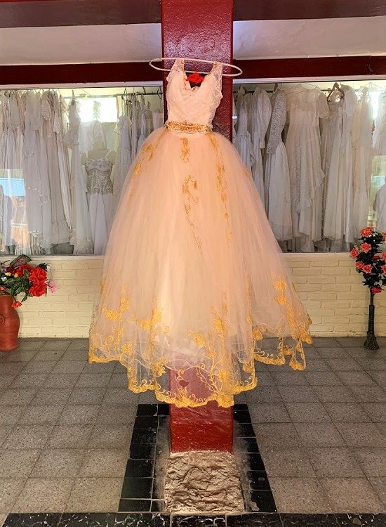 Vestidos de novia en el santuario de la Difunta Correa, en el Vallecito, en la provincia argentina de San Juan. PABLO PERANTUONO