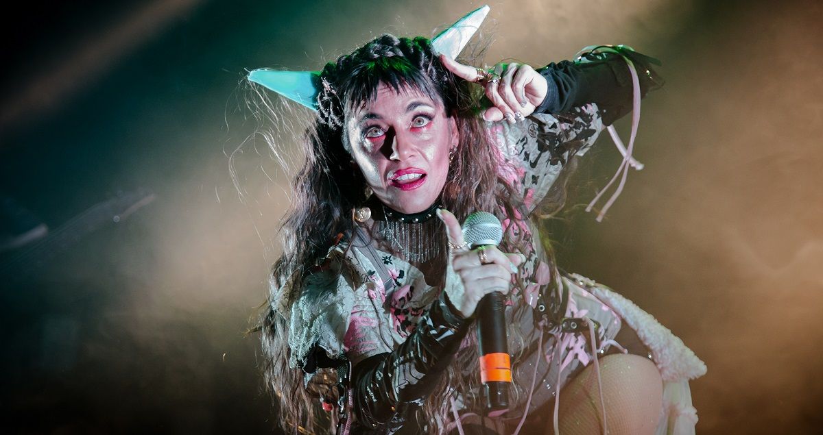 La rapera argentina Sara Hebe, en concierto en el Teatro Flores de Buenos Aires, el 28 de mayo de 2022. NADIA GUZMÁN