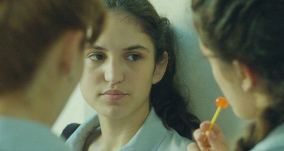 La actriz Nina Dziembrowski, en la película 'Camila saldrá esta noche', de Inés Barrionuevo. ATERA FILMS