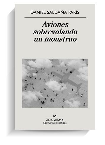 Portada del libro 'Aviones sobrevolando un monstruo', de Daniel Saldaña París. ANAGRAMA