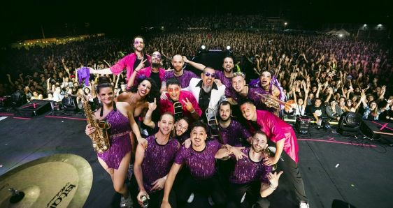 La banda argentina de cumbia La Delio Valdez, en el estadio Obras de Buenos Aires, en su última gira. CARO PEDACE