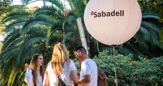 El Festival Jardins Pedralbes llena de música uno de los recintos más emblemáticos de Barcelona.