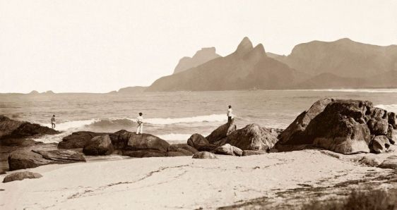 La playa de Ipanema, en Río de Janeiro, escenario de la novela ‘Un castillo en Ipanema'. MARC FERREZ