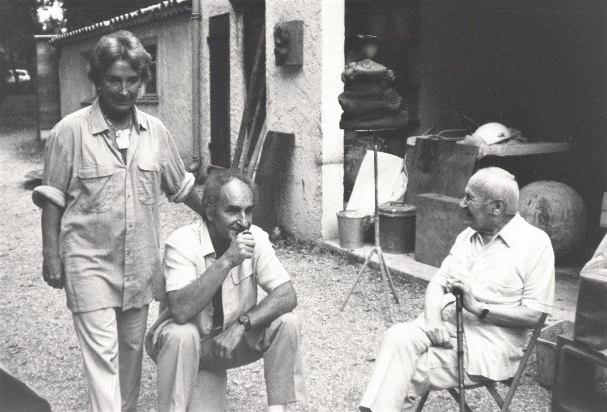 Pilar Belzunce, Eduardo Chillida y Joan Miró, en 1981, en Saint-Paul-de-Vence, Francia. HANS SPINNER