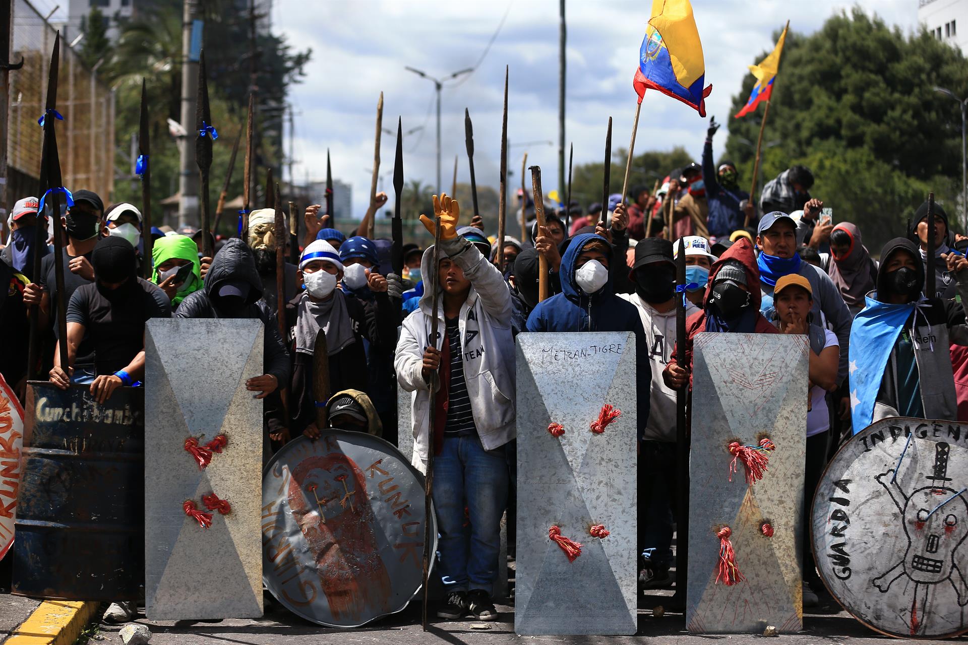 Manifestantes en Quito, durante las protestas indígenas en Ecuador, el 21 de junio de 2022. EFE/JOSÉ JÁCOME Manifestantes en Quito, durante las protestas indígenas en Ecuador, el 21 de junio de 2022. EFE/JOSÉ JÁCOME