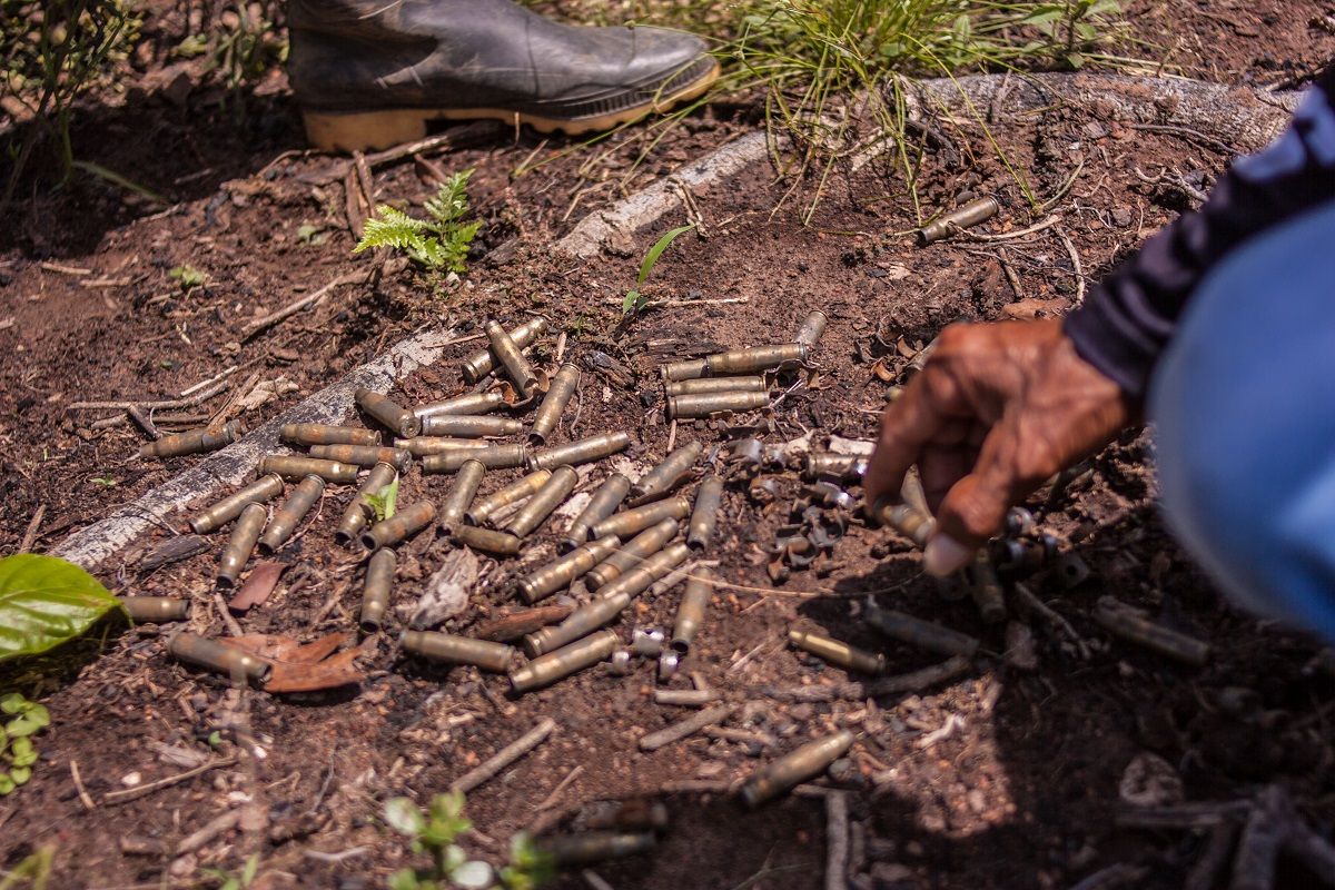 Casquillos de bala recogidos por los campesinos en la vereda de Nueva Colombia. MARIO TORO QUINTERO Casquillos de bala recogidos por los campesinos en la vereda de Nueva Colombia. MARIO TORO QUINTERO