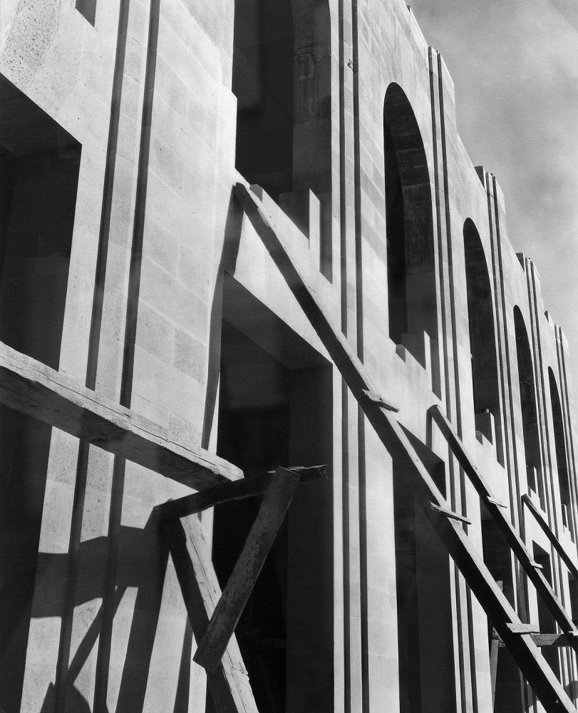Edificios de la Secretaría de Salud, 1925. © TINA MODOTTI/JOSÉ LUIS MUNICIO, MUSEO CERRALBO