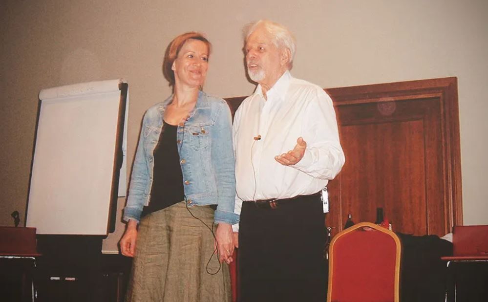 Marianne Costa y Alejandro Jodorowsky, impartiendo un taller. ARCHIVO