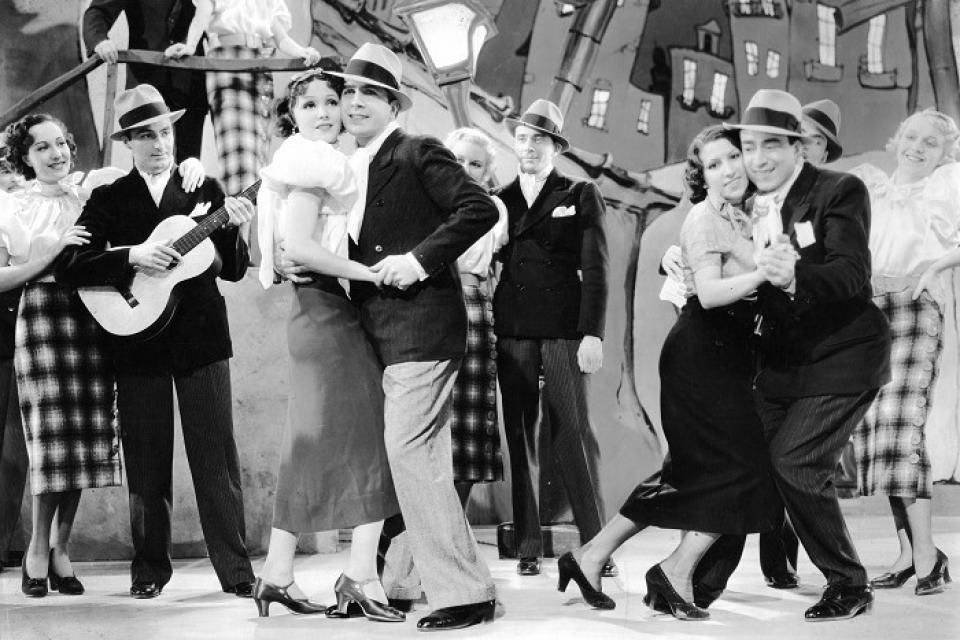 Carlos Gardel, bailando con Rosita Moreno en la película 'Tango Bar' (1935). ARCHIVO