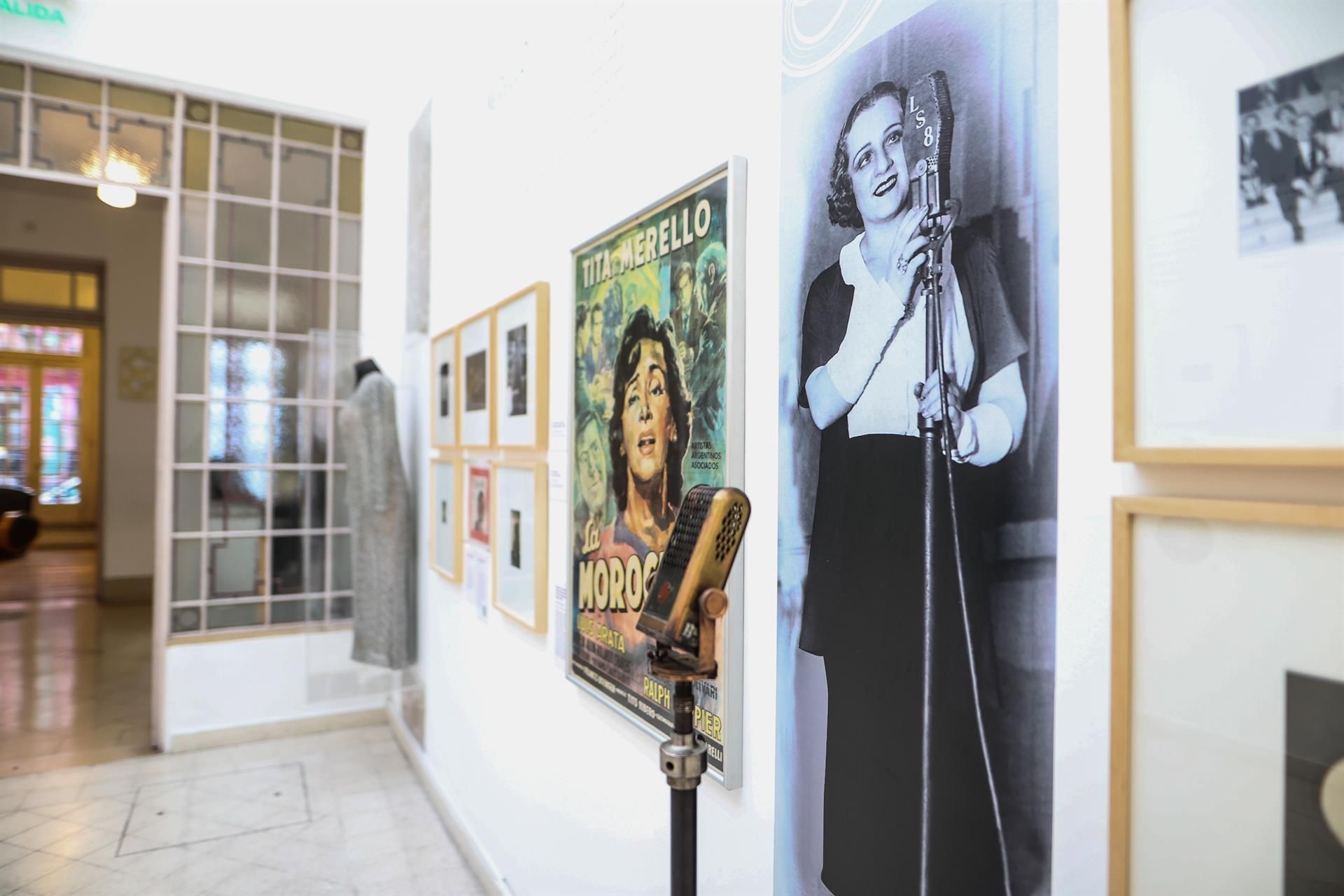 Vista de la exposición dedicada a las mujeres pioneras del tango en el Museo Casa Carlos Gardel de Buenos Aires, el 12 de agosto de 2022. EFE/JUAN IGNACIO RONCORONI