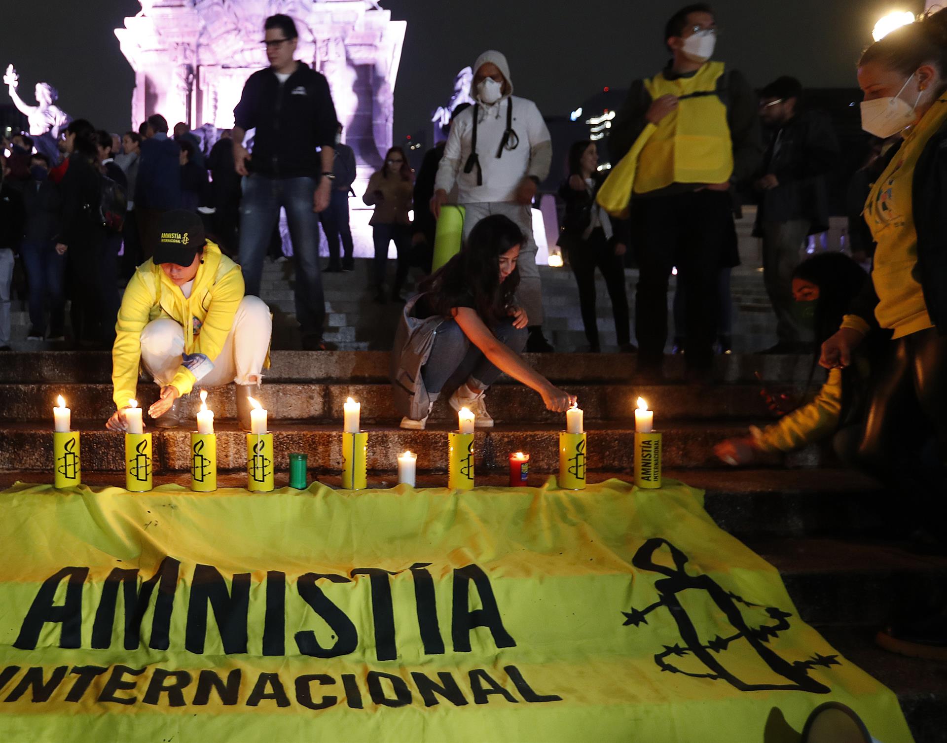 Activistas protestan contra la militarización de la Guardia Nacional, en Ciudad de México, el 6 de septiembre. EFE/MARIO GUZMÁN