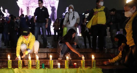 Activistas protestan contra la militarización de la Guardia Nacional, en Ciudad de México, el 6 de septiembre. EFE/MARIO GUZMÁN