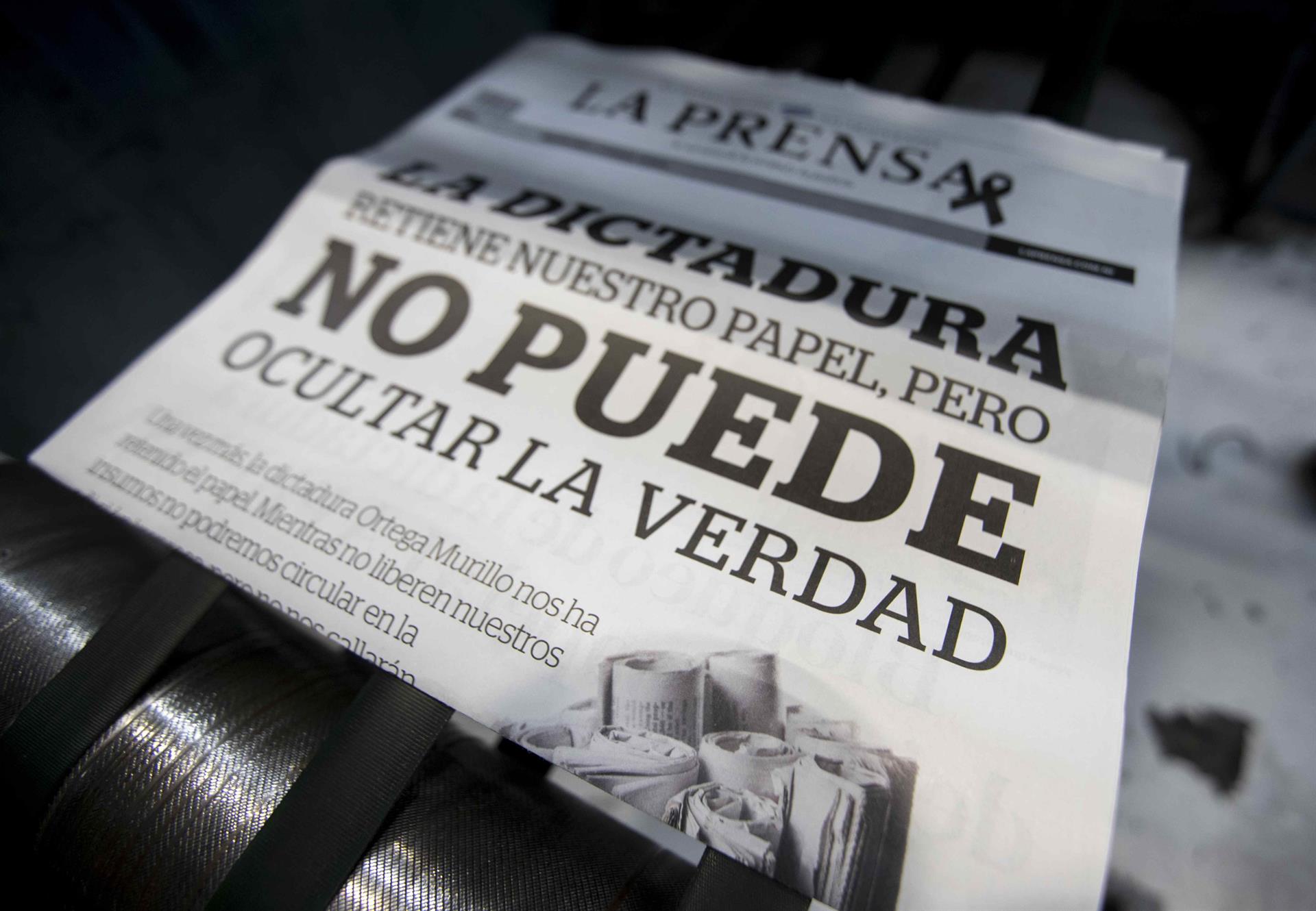 La última portada del diario 'La Prensa', uno de los medios que han tenido que cerrar en Nicaragua. EFE/JORGE TORRES