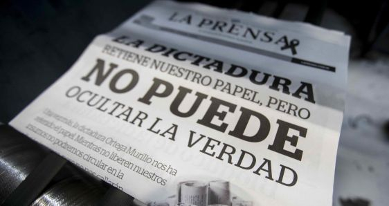 La última portada del diario 'La Prensa', uno de los medios que han tenido que cerrar en Nicaragua. EFE/JORGE TORRES