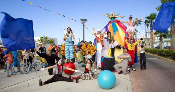 Espectáculo de Circo Caravana de la Asociación ACirc en el municipio de Cataño, en Puerto Rico. CLAUDIA CARBONELL