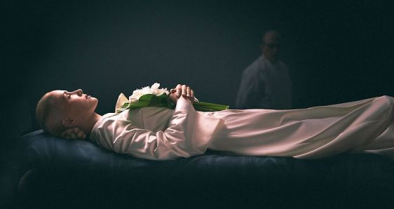 Imagen de 'Santa Evita', la serie que narra la historia del cuerpo embalsamado de Eva Perón. STAR +