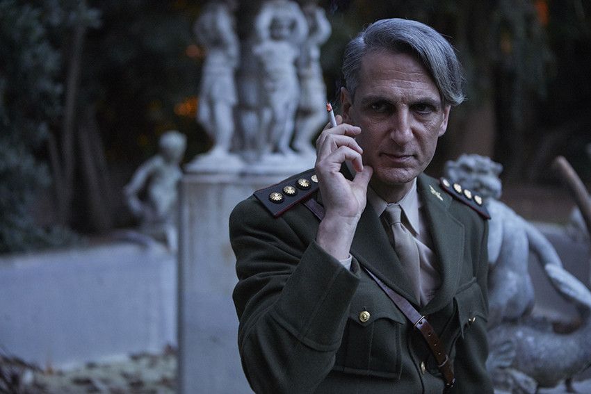 Ernesto Alterio interpreta al coronel Moori Koenig en 'Santa Evita'. STAR+