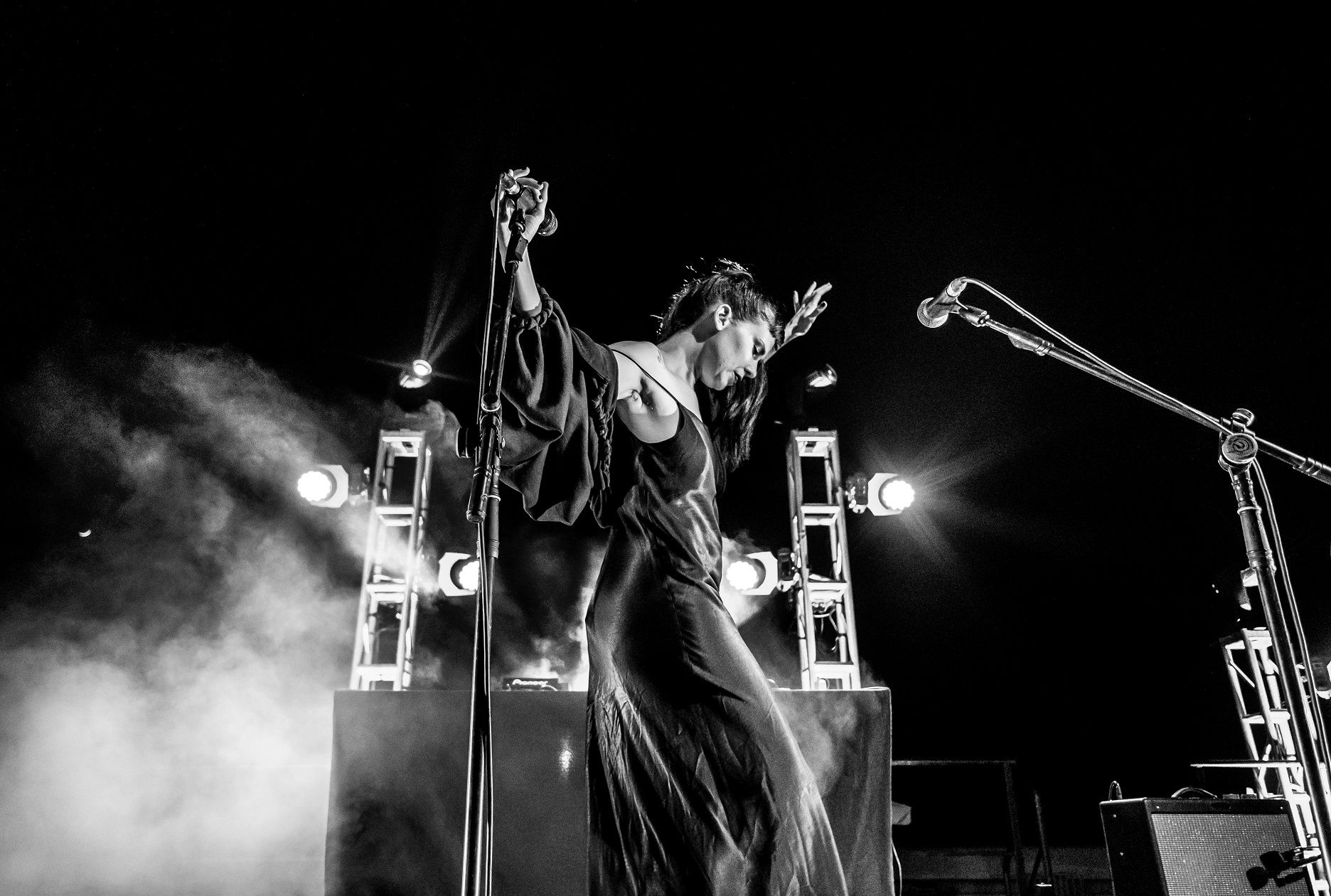 La cantante Pamela Rodríguez, en concierto con Los Pilotos. JULIÁN CORRO MARTÍN