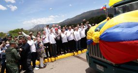 Acto de reapertura de la frontera entre Colombia y Venezuela, en el Puente Simón Bolívar, este 26 de septiembre. EFE/RAYNER PEÑA