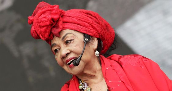 Totó La Momposina, reina de la cumbia, en su adiós de los escenarios, en el Festival Cordillera de Bogotá, el 24 de septiembre de 2022. EFE/CARLOS ORTEGA