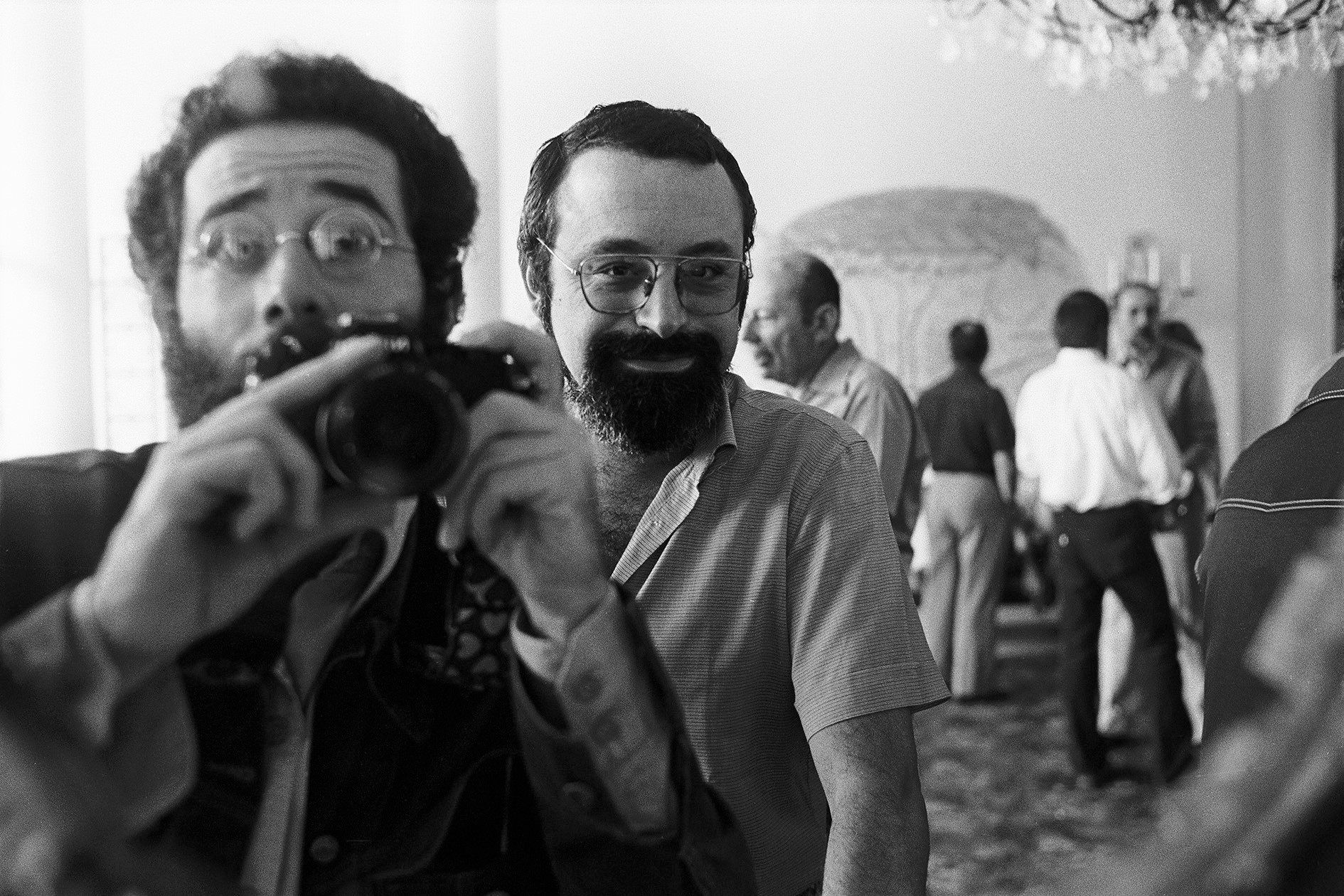 El fotógrafo venezolano Vasco Szinetar con el filósofo español Fernando Savater, en 1982. CORTESÍA
