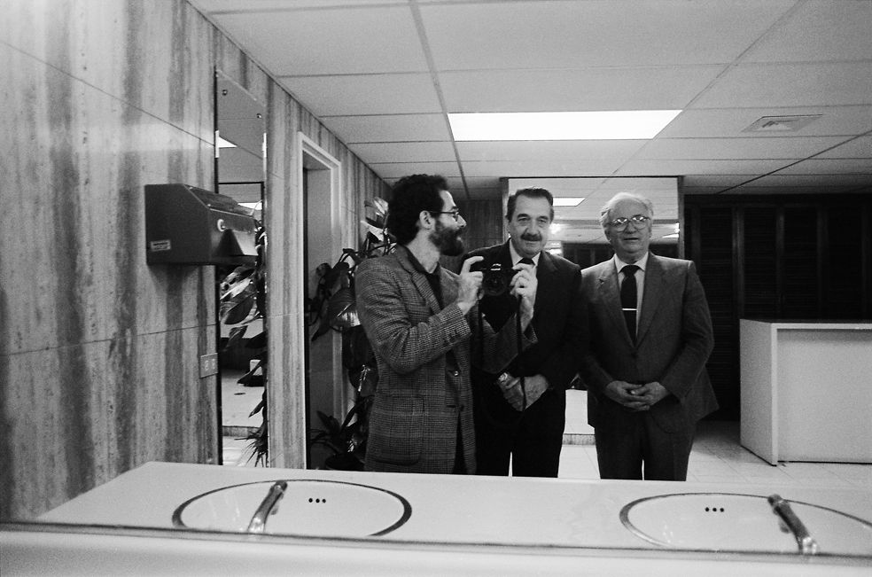 Vasco Szinetar, con el presidente argentino Raúl Alfonsín y el presidente colombiano Belisario Betancourt, en Caracas, en 1989. CORTESÍA