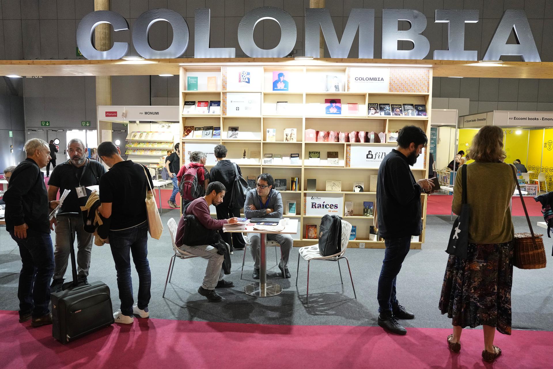 Expositor de Colombia en la feria del libro Liber 2022, en el recinto Gran Via de la Fira de Barcelona, el 5 de octubre de 2022. EFE/ALEJANDRO GARCÍA Expositor de Colombia en la feria del libro Liber 2022, en el recinto Gran Via de la Fira de Barcelona, el 5 de octubre de 2022. EFE/ALEJANDRO GARCÍA
