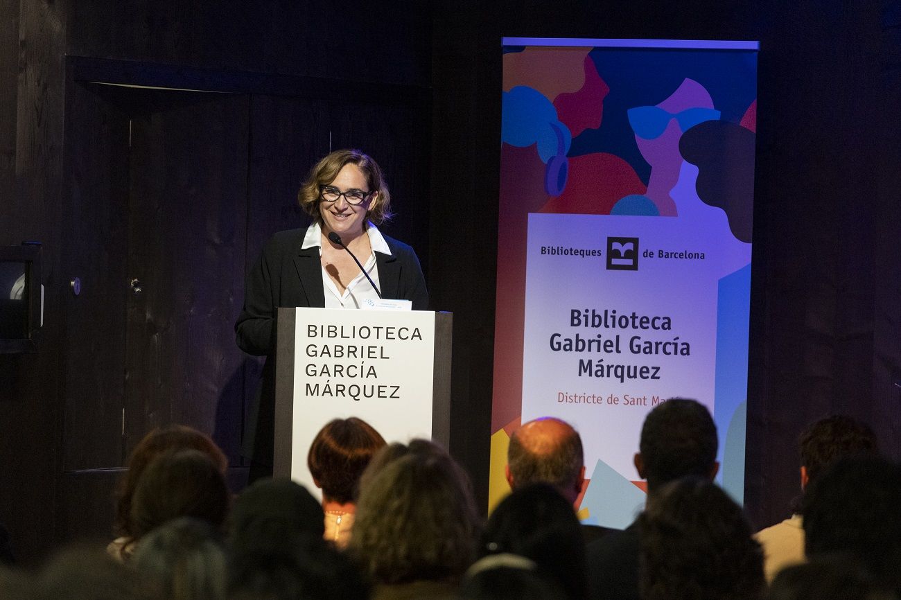 La alcaldesa de Barcelona, Ada Colau, durante el homenaje a Gabriel García Márquez en la biblioteca dedicada al escritor, el 5 de octubre de 2022. AJUNTAMENT DE BARCELONA