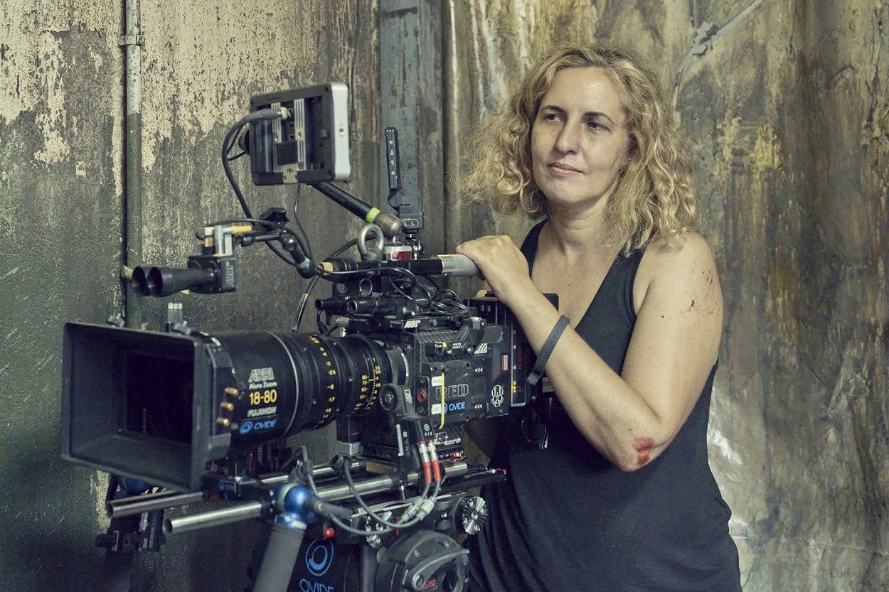 La directora Carlota Pereda, durante el rodaje de la película 'Cerdita'. MORENA FILMS