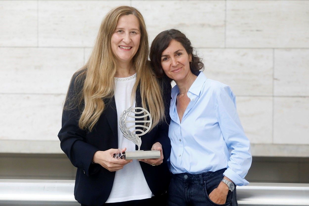 Luz Gabás y Cristina Campos, ganadora y finalista del Premio Planeta 2022. ARDUINO VANNUCCHI